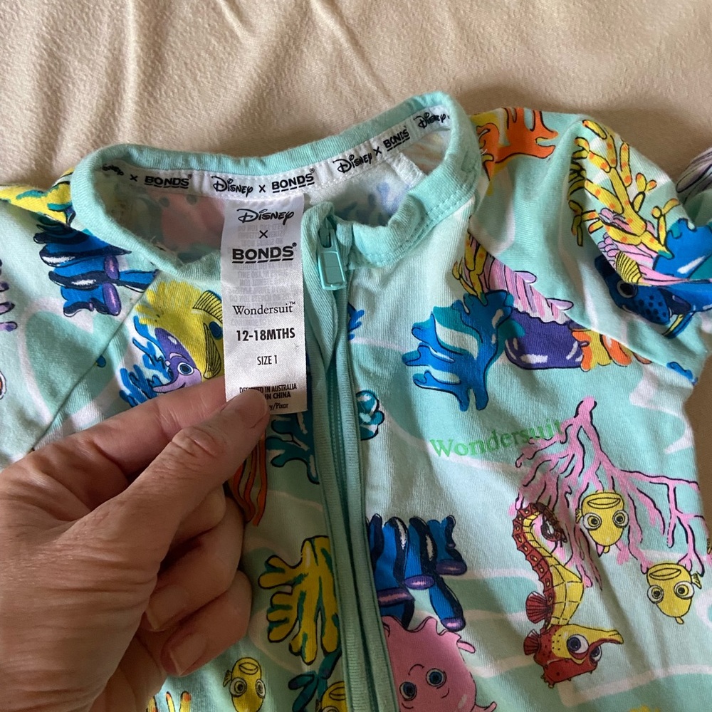 Bonds zip wondersuit finding Nemo. Good Used gondition